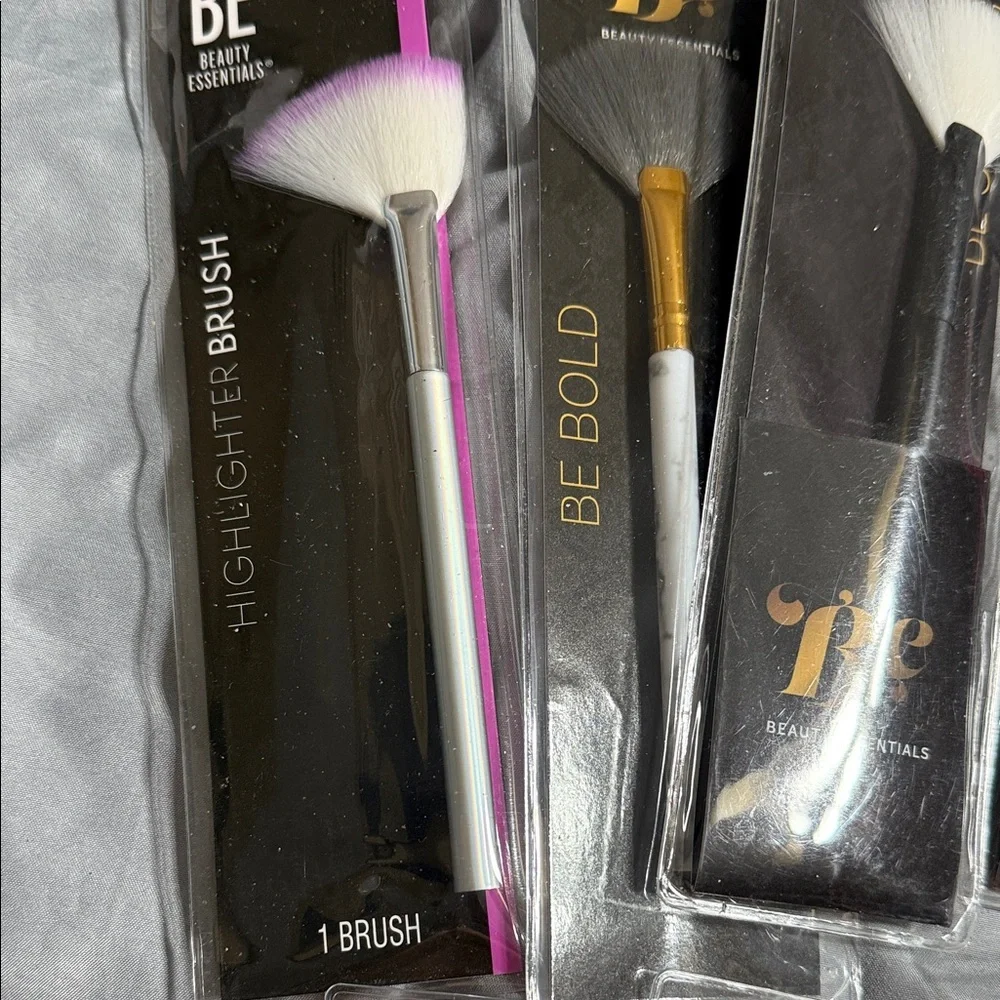 Makeup Brush Collection - Black, White, Pink, Gold